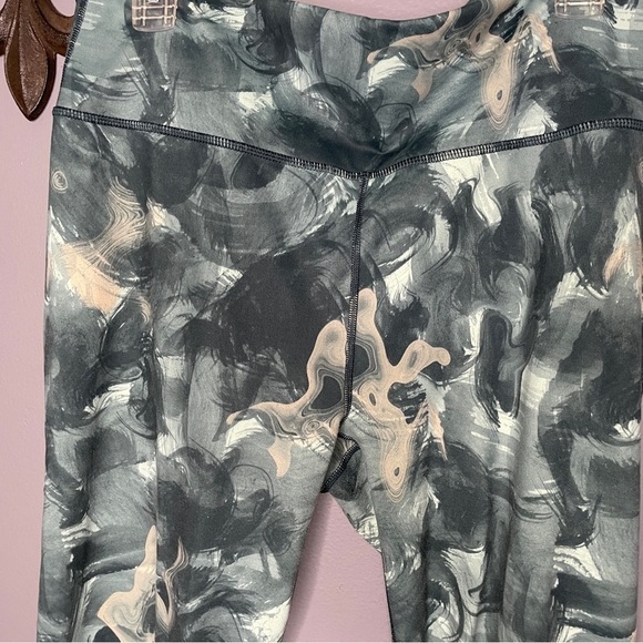 Fabletics green paint swirl size XXL - Picture 2 of 5